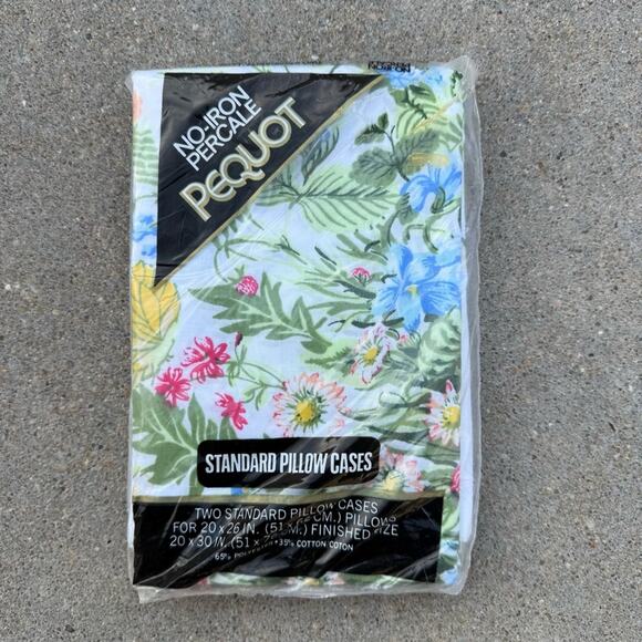 VTG Pequot Spring Floral Standard Size Pillow Cases TWO New in Package - Picture 1 of 5